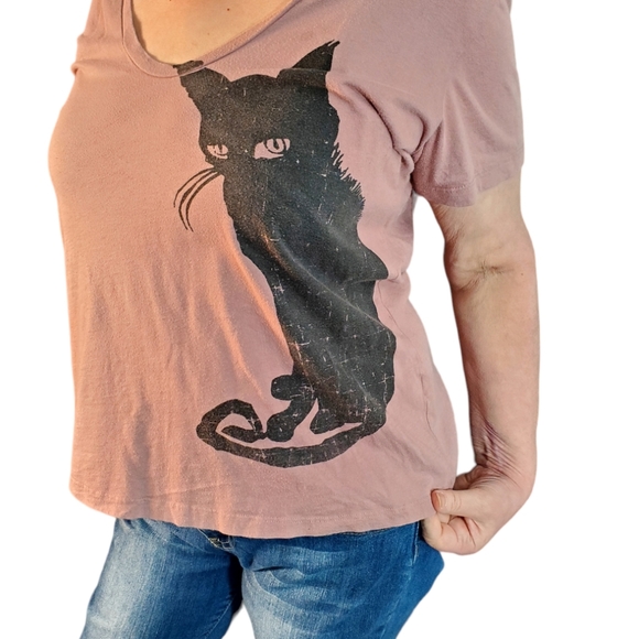 Hot Topic Entour Size XL Mauve Deep V Neck Black Cat Short Sleeve Graphic Tee - Picture 4 of 15